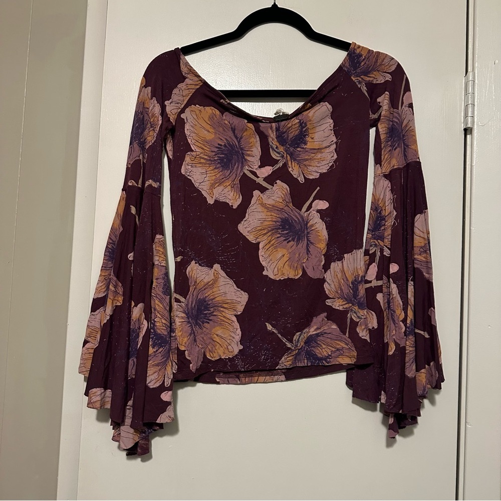 WE THE FREE OFF THE SHOULDER BELL-SLEEVE TOP WINE PRINT size XS - Picture 5 of 9